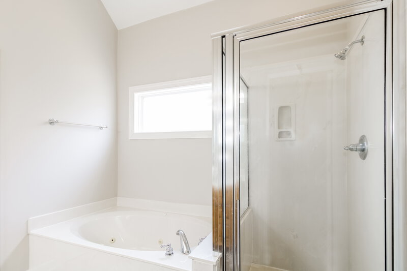 2,175/Mo, 4388 Bloombury St Southaven, MS 38672 Main Bathroom View 2