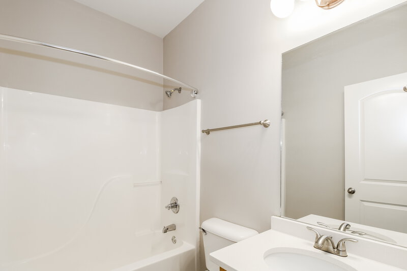 2,175/Mo, 4388 Bloombury St Southaven, MS 38672 Bathroom View