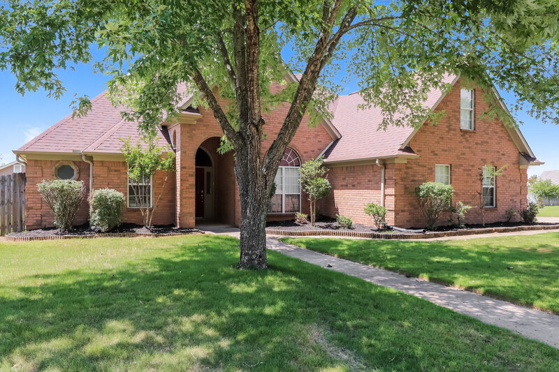 2,450/Mo, 3145 Big Ben S Hernando, MS 38632 Front View