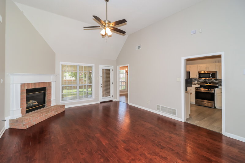 2,450/Mo, 3145 Big Ben S Hernando, MS 38632 Living Room View