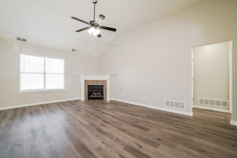 2,300/Mo, 5915 Landau Dr Southaven, MS 38671 Living Room View 2