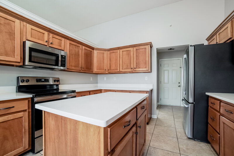 2,300/Mo, 5915 Landau Dr Southaven, MS 38671 Kitchen View 2