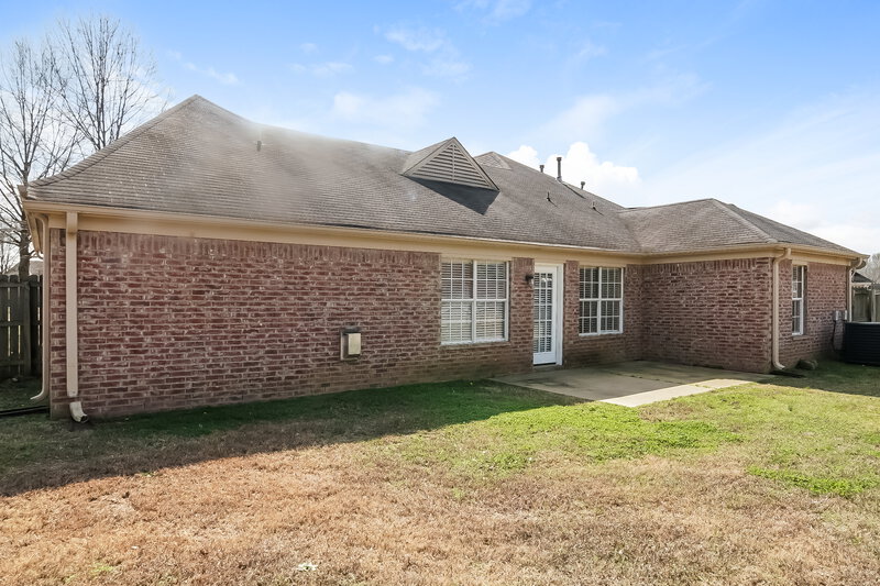 2,300/Mo, 5915 Landau Dr Southaven, MS 38671 Rear View