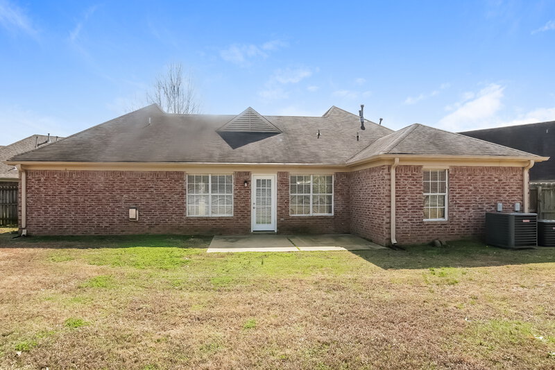 2,300/Mo, 5915 Landau Dr Southaven, MS 38671 Rear View 2