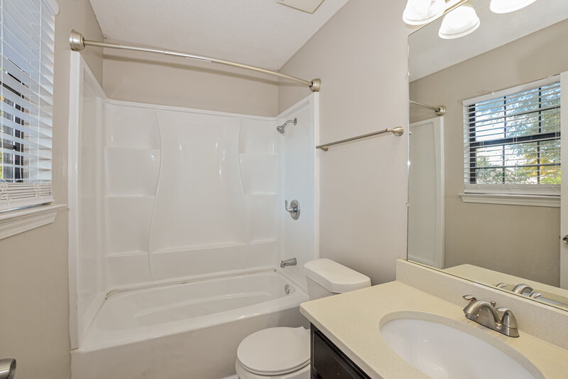 1,510/Mo, 6659 Ashland Dr Olive Branch, MS 38654 Main Bathroom View