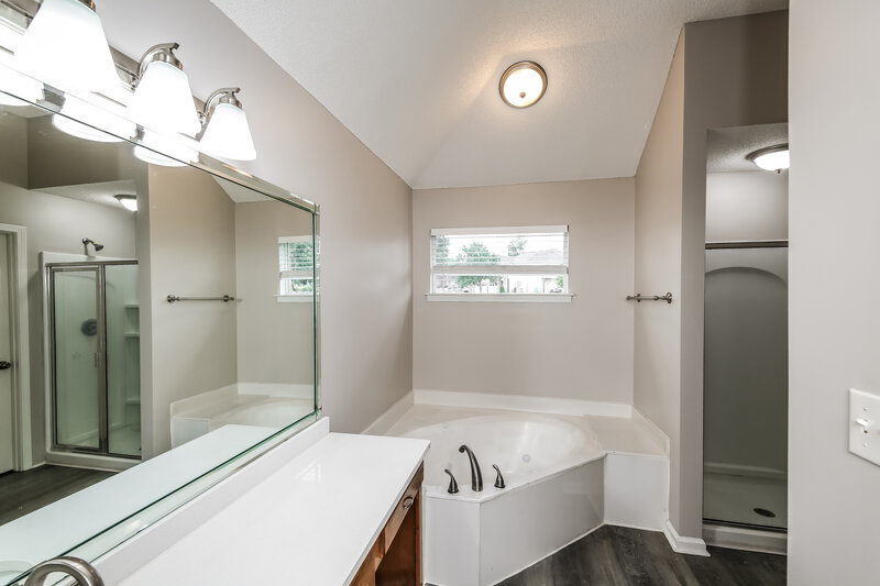 1,930/Mo, 7271 Crape Myrtle Dr Olive Branch, MS 38654 Main Bathroom View