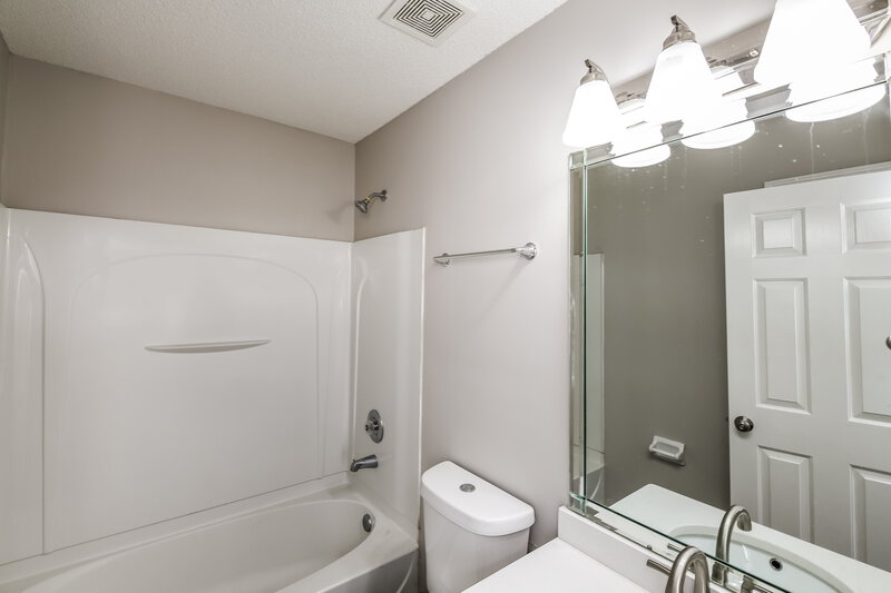 1,930/Mo, 7271 Crape Myrtle Dr Olive Branch, MS 38654 Bathroom View
