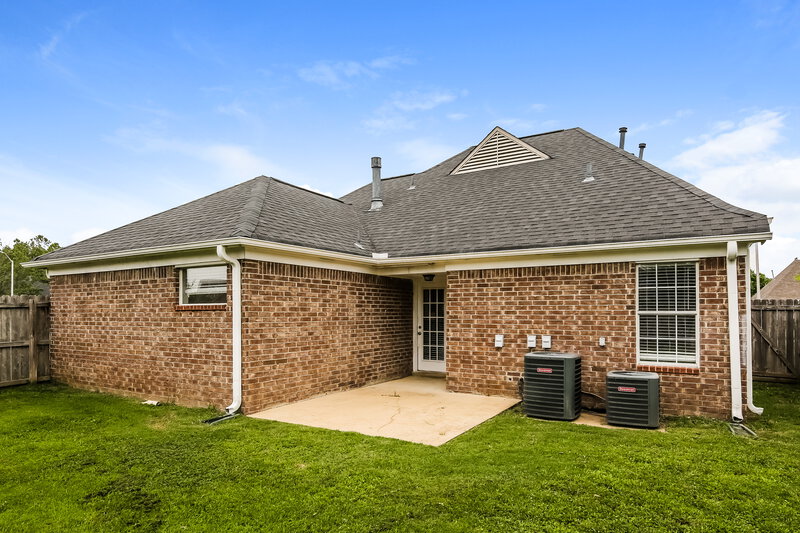 1,930/Mo, 7271 Crape Myrtle Dr Olive Branch, MS 38654 Rear View