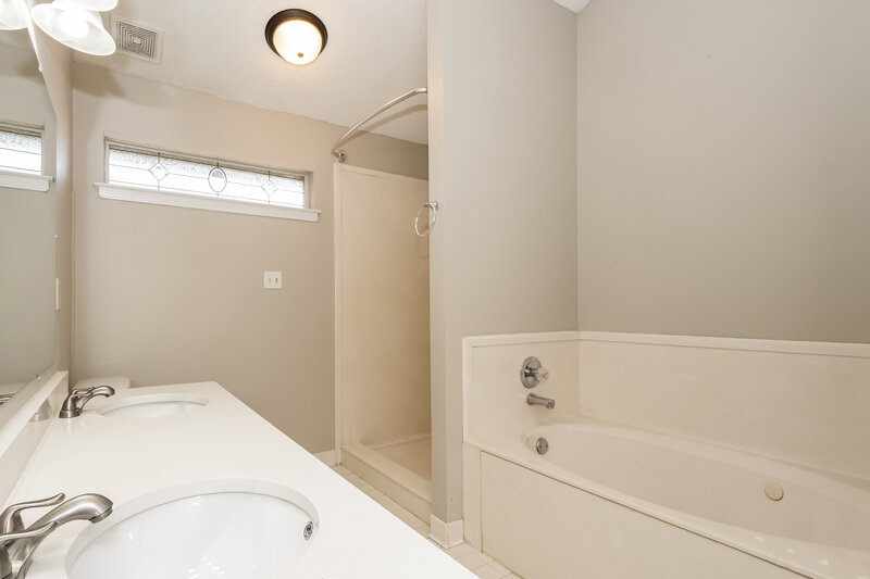 1,740/Mo, 1700 Brentwood Trce Southaven, MS 38671 Main Bathroom View