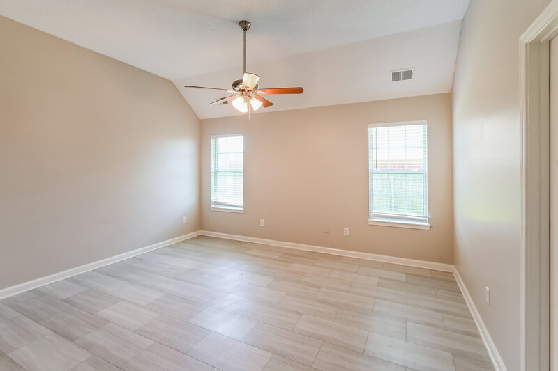 2,135/Mo, 2547 Pyramid Dr Southaven, MS 38672 Main Bedroom View 2