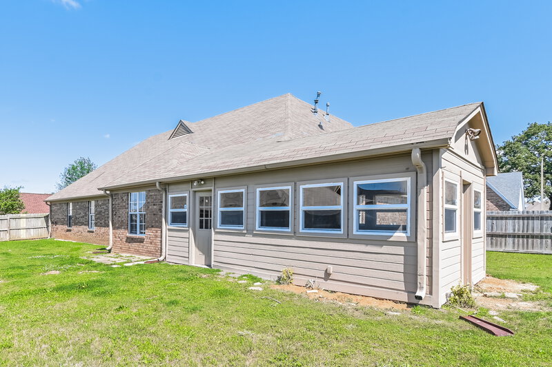 2,135/Mo, 2547 Pyramid Dr Southaven, MS 38672 Rear View