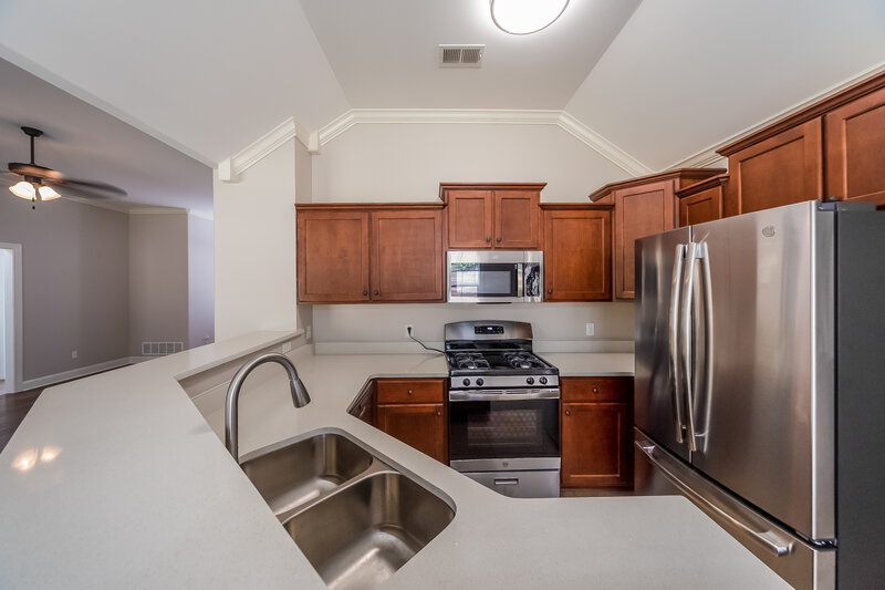 2,760/Mo, 1406 Lake Front Dr E Hernando, MS 38632 Kitchen View