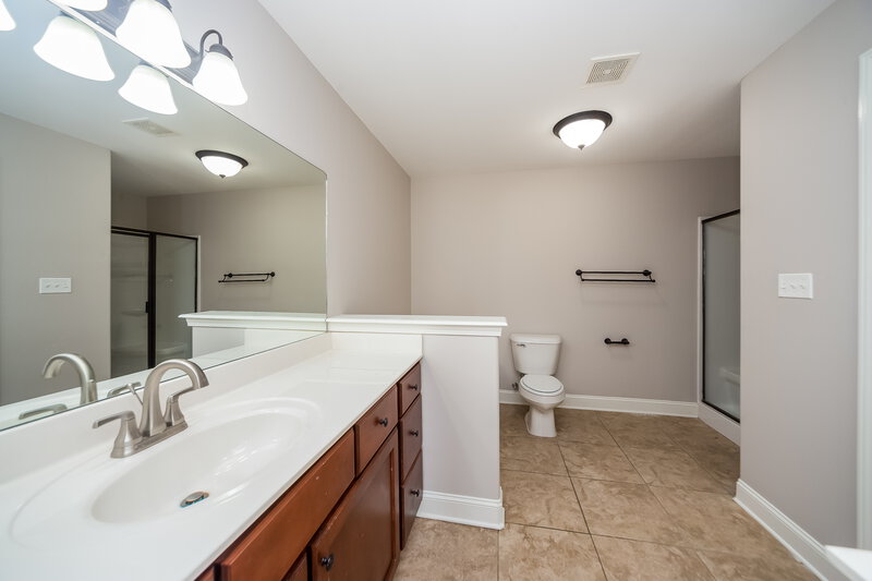 2,760/Mo, 1406 Lake Front Dr E Hernando, MS 38632 Main Bathroom View 2