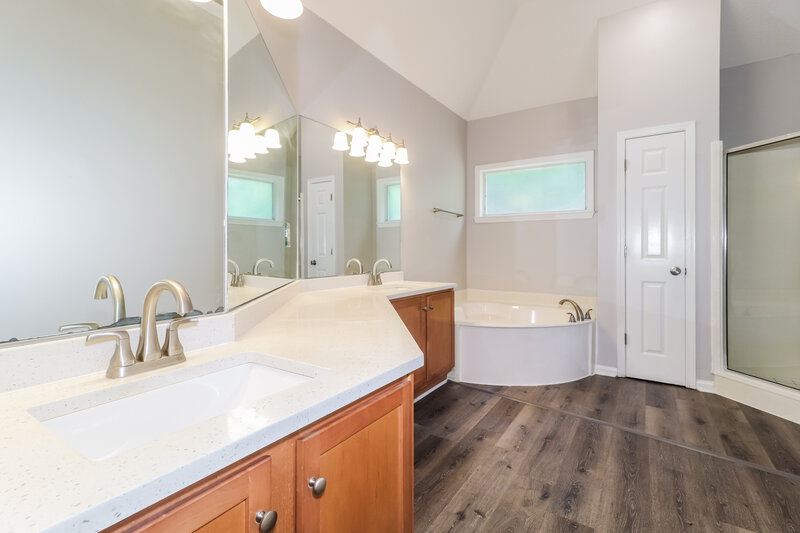 1,945/Mo, 9168 Acadia Pl Cordova, TN 38018 Main Bathroom View