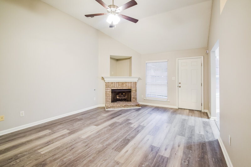 1,935/Mo, 10283 Green Moss Dr N Cordova, TN 38018 Living Room View