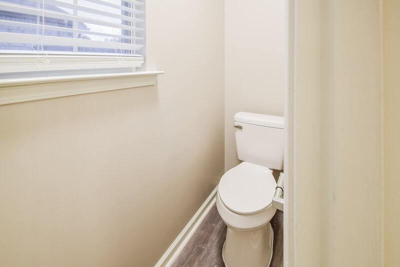 1,935/Mo, 10283 Green Moss Dr N Cordova, TN 38018 Bathroom View 2