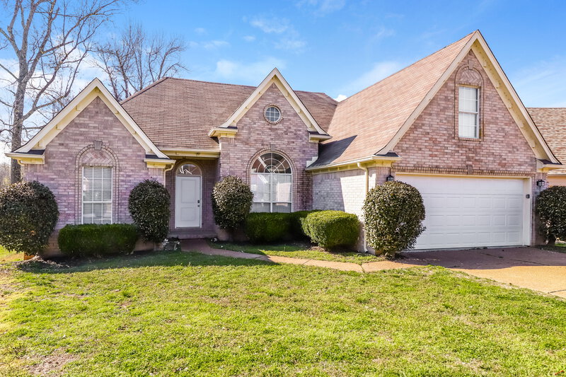 2,850/Mo, 6175 Lakefront Horn Lake, MS 38637 Front View