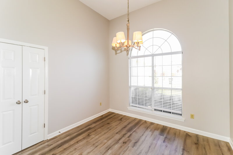 2,850/Mo, 6175 Lakefront Horn Lake, MS 38637 Dining Room View