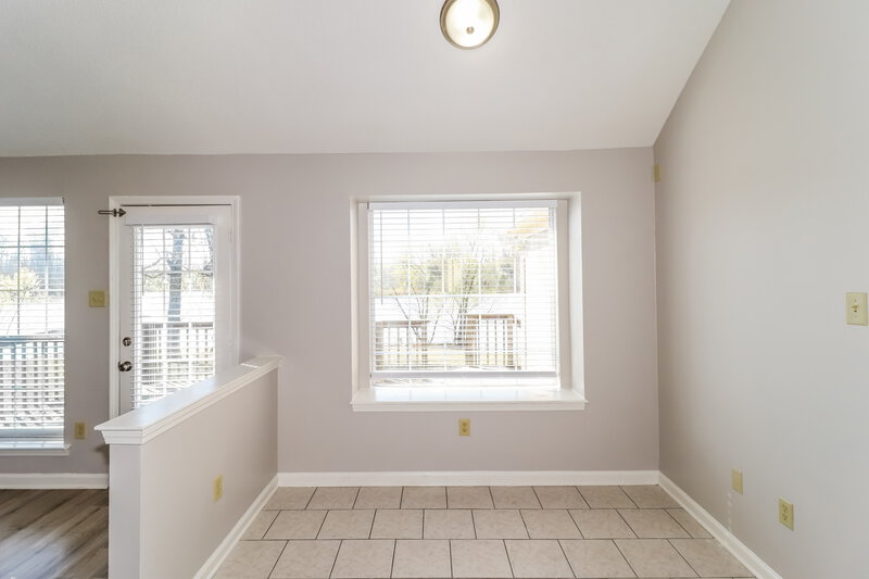 2,850/Mo, 6175 Lakefront Horn Lake, MS 38637 Breakfast Nook View