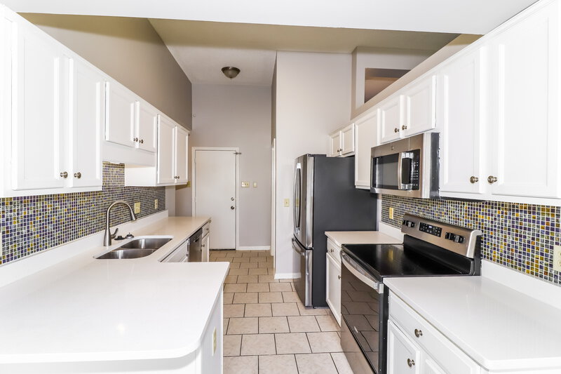 2,850/Mo, 6175 Lakefront Horn Lake, MS 38637 Kitchen View
