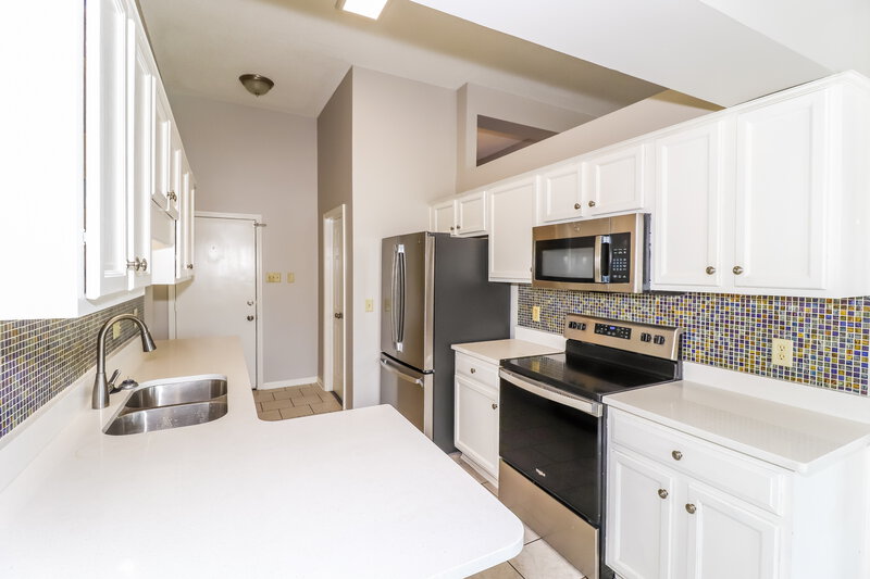 2,850/Mo, 6175 Lakefront Horn Lake, MS 38637 Kitchen View 2