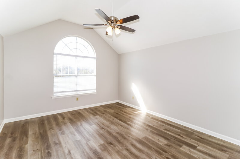 2,850/Mo, 6175 Lakefront Horn Lake, MS 38637 Main Bedroom View