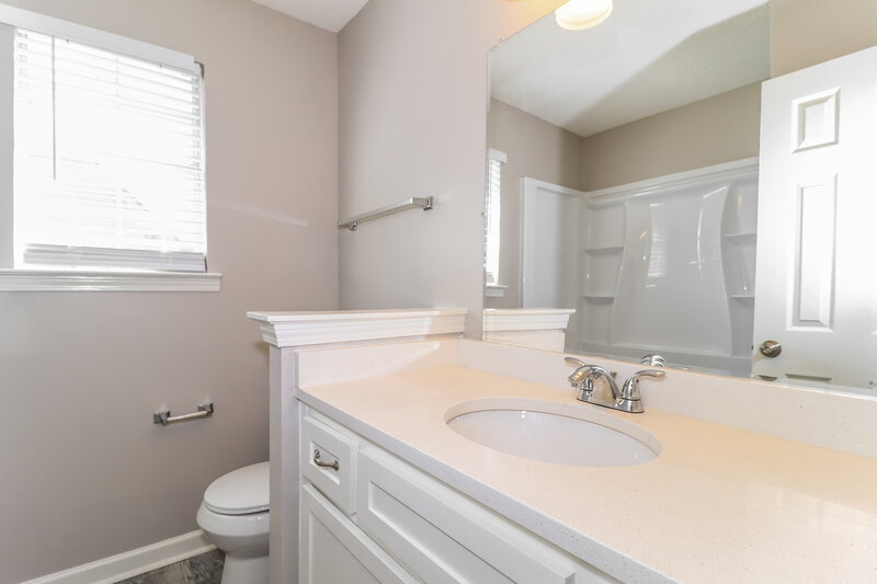 2,850/Mo, 6175 Lakefront Horn Lake, MS 38637 Bathroom View