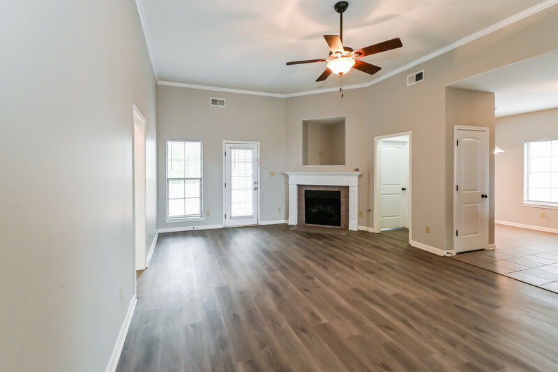 1,915/Mo, 90 Birch Springs Dr Oakland, TN 38060 Living Room View