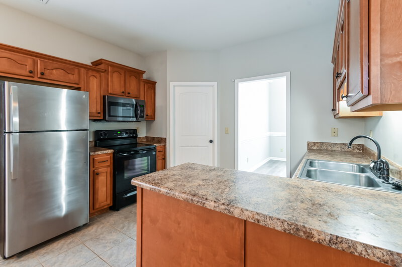 1,915/Mo, 90 Birch Springs Dr Oakland, TN 38060 Kitchen View 2