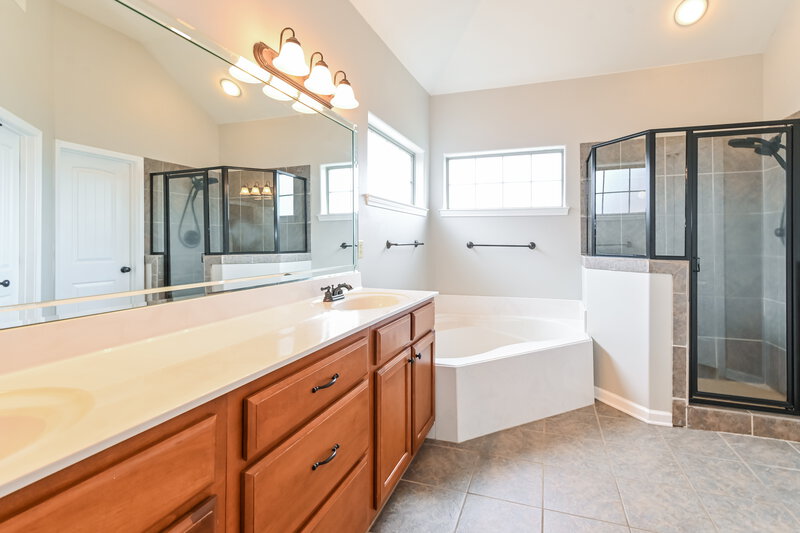 1,915/Mo, 90 Birch Springs Dr Oakland, TN 38060 Main Bathroom View