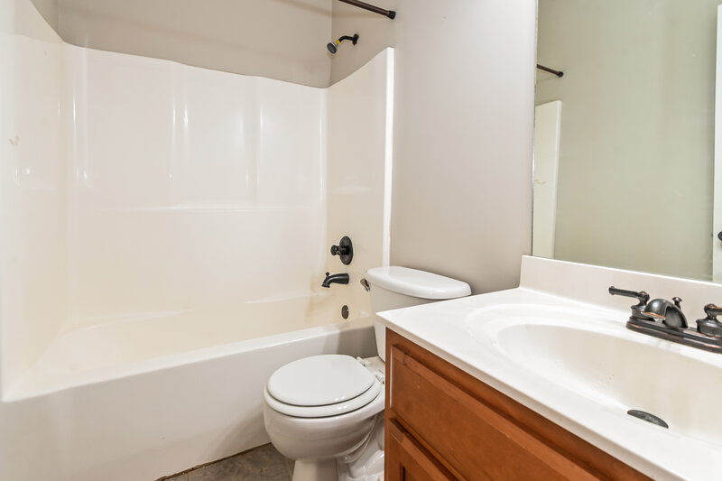1,915/Mo, 90 Birch Springs Dr Oakland, TN 38060 Bathroom View