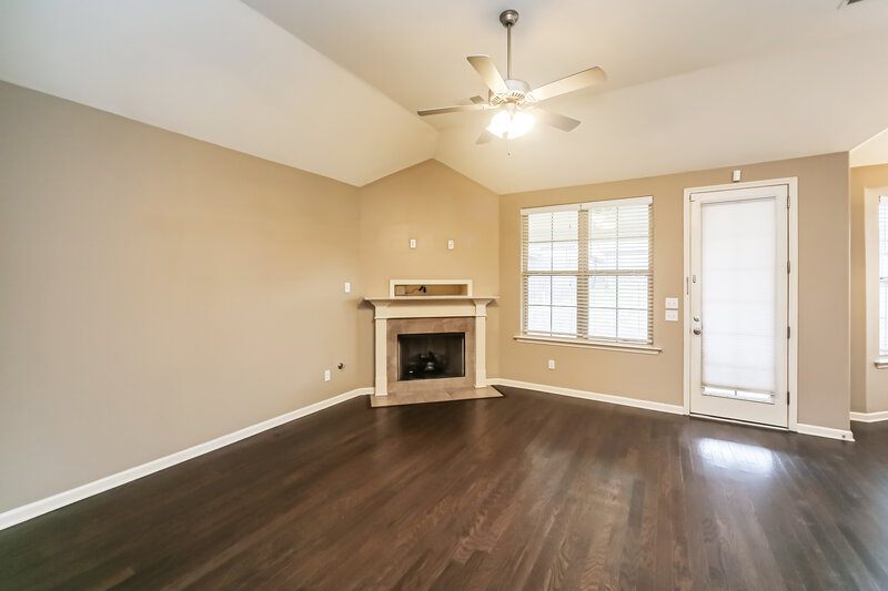 2,085/Mo, 155 Hidden Meadows Ln Oakland, TN 38060 Living Room View 2