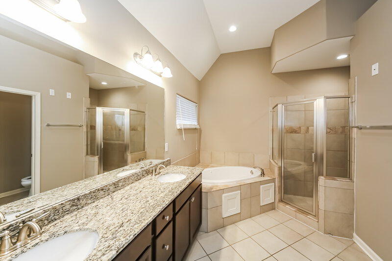 2,085/Mo, 155 Hidden Meadows Ln Oakland, TN 38060 Main Bathroom View