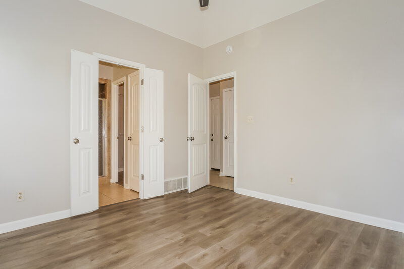 1,795/Mo, 275 Birch Springs Cv Oakland, TN 38060 Main Bedroom View