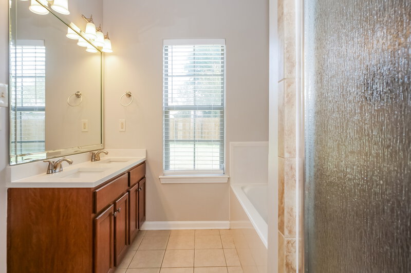 1,795/Mo, 275 Birch Springs Cv Oakland, TN 38060 Main Bathroom View