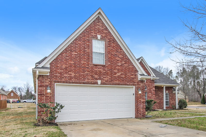 1,815/Mo, 5542 Kings Retreat Drive E Horn Lake, MS 38637 Front View