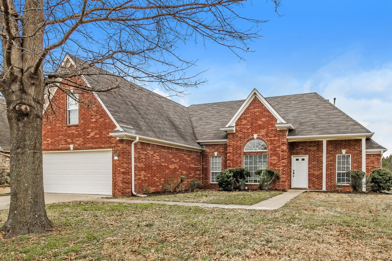 1,815/Mo, 5542 Kings Retreat Drive E Horn Lake, MS 38637 Front View 2