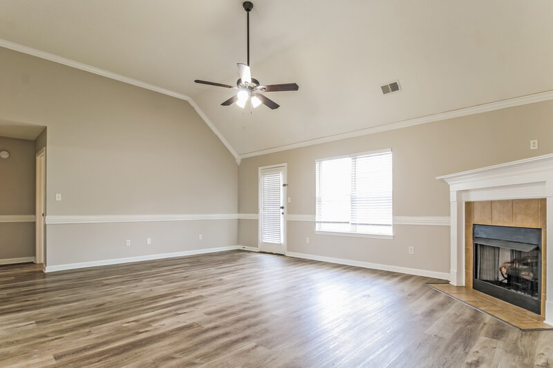 1,815/Mo, 5542 Kings Retreat Drive E Horn Lake, MS 38637 Living Room View