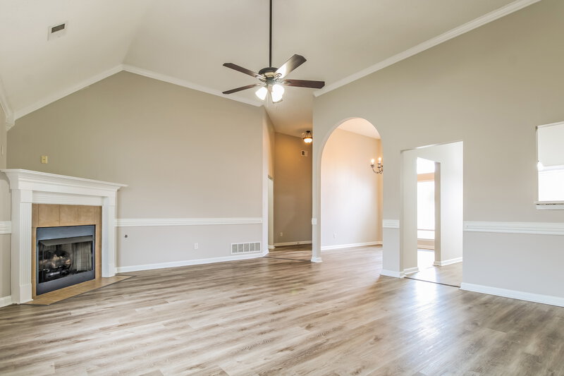 1,815/Mo, 5542 Kings Retreat Drive E Horn Lake, MS 38637 Living Room View 2