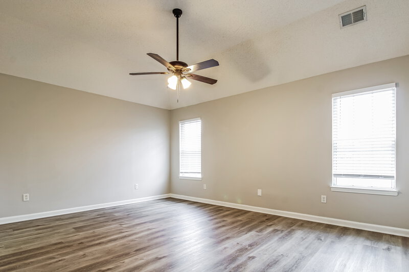 1,815/Mo, 5542 Kings Retreat Drive E Horn Lake, MS 38637 Main Bedroom View