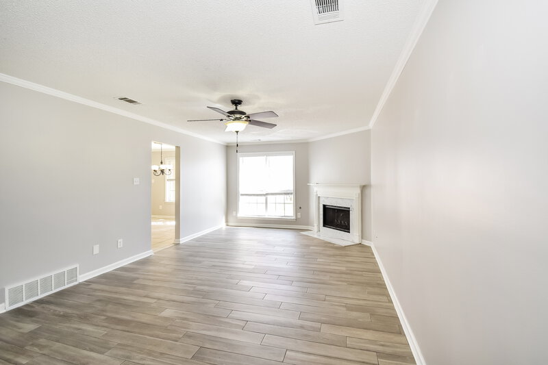 1,630/Mo, 752 N Ericson Rd Cordova, TN 38018 Living Room View 2