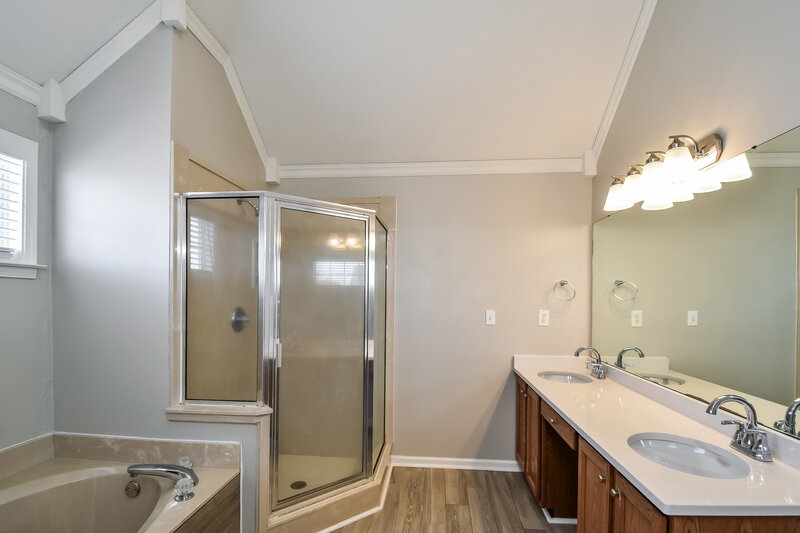 1,630/Mo, 752 N Ericson Rd Cordova, TN 38018 Main Bathroom View