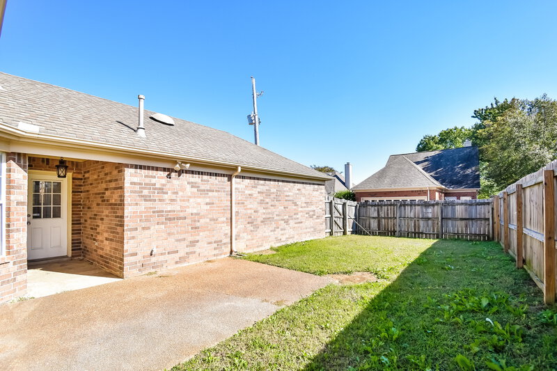 1,630/Mo, 752 N Ericson Rd Cordova, TN 38018 Rear View