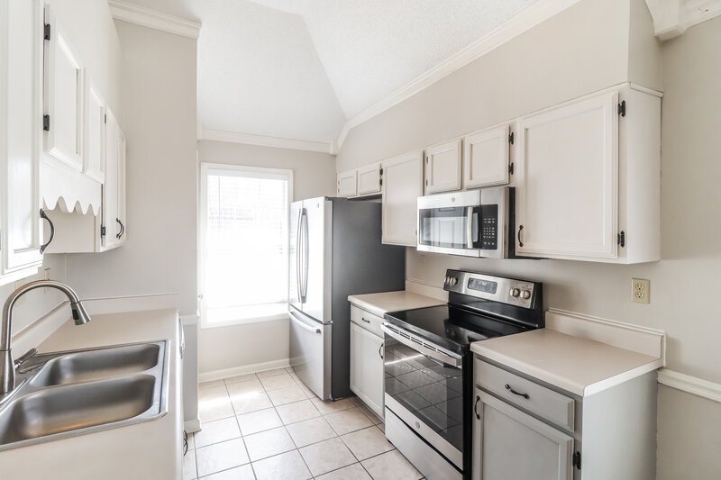 1,935/Mo, 6665 Millgrove Park Dr Bartlett, TN 38135 Kitchen View 2