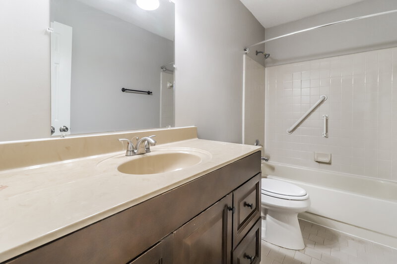 1,935/Mo, 6665 Millgrove Park Dr Bartlett, TN 38135 Bathroom View