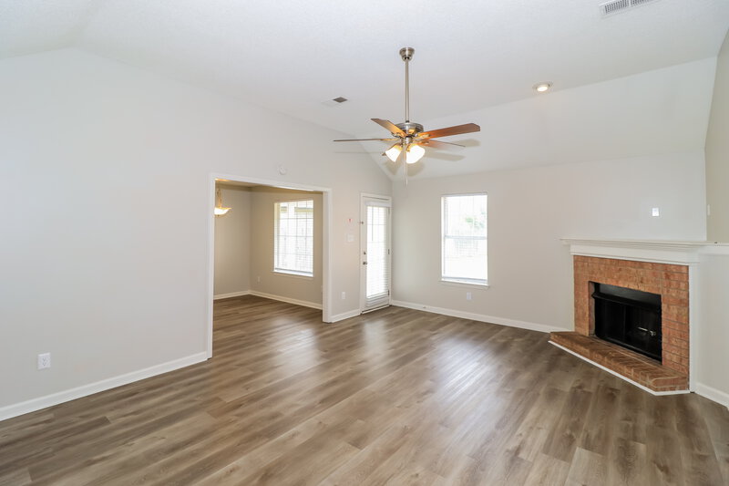 1,950/Mo, 9992 Cameron Ridge Trl Cordova, TN 38016 Living Room View