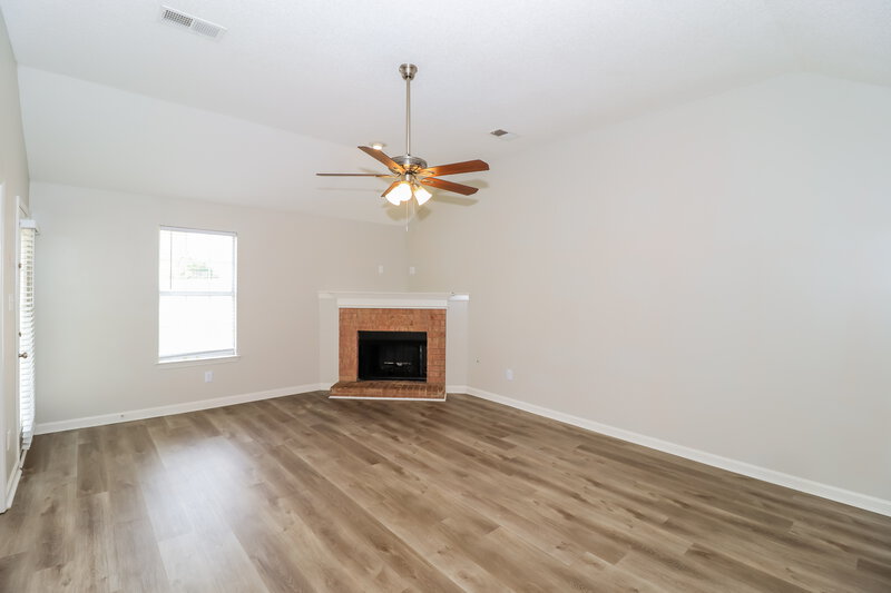 1,950/Mo, 9992 Cameron Ridge Trl Cordova, TN 38016 Living Room View 2