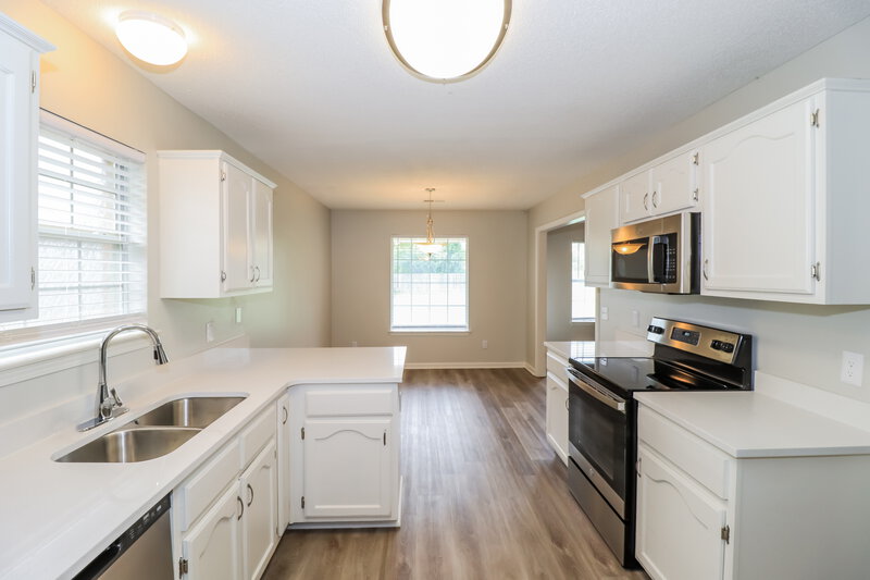 1,950/Mo, 9992 Cameron Ridge Trl Cordova, TN 38016 Kitchen View 2