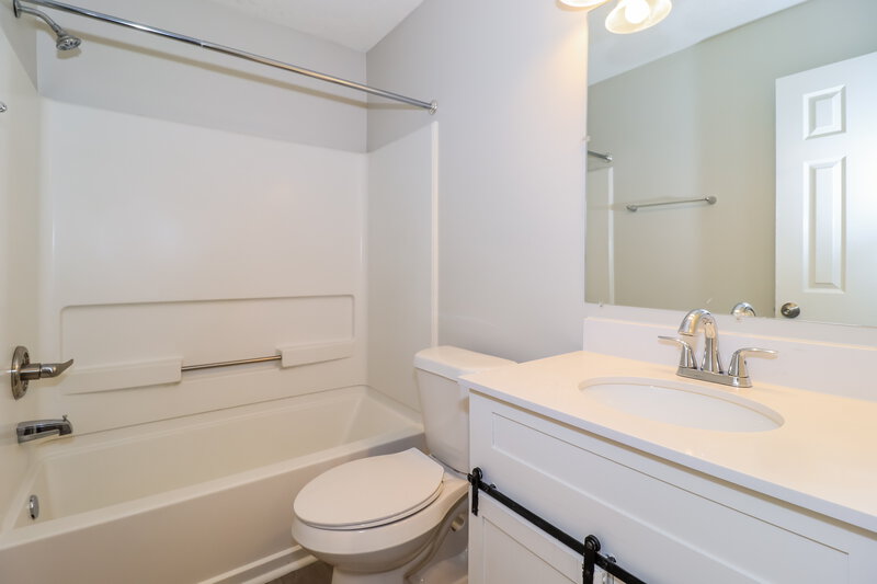 1,950/Mo, 9992 Cameron Ridge Trl Cordova, TN 38016 Bathroom View