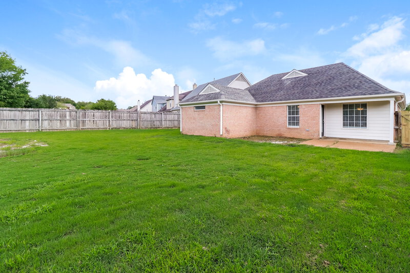1,950/Mo, 9992 Cameron Ridge Trl Cordova, TN 38016 Rear View